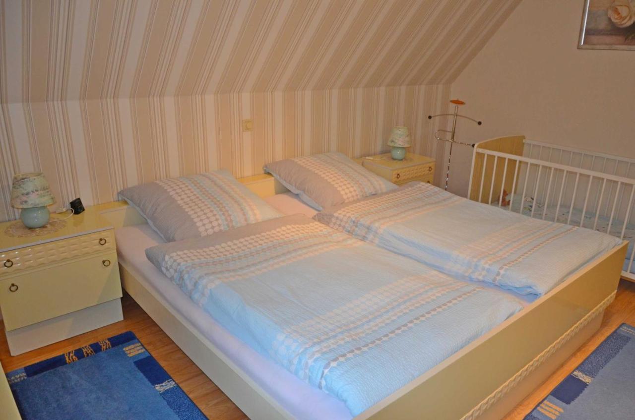 Ferienwohnung Kleinhaus, 95008 Rhauderfehn エクステリア 写真